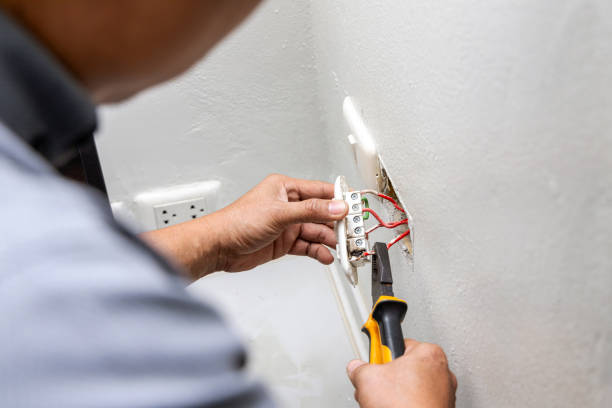 Best Local Electrician Companies  in Alderwood Manor, WA